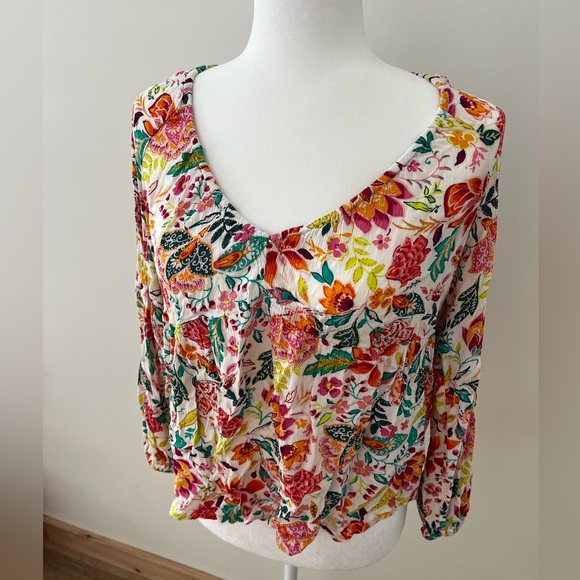 Long-Sleeve V-Neck Crinkled Boho Top- Medium - Picture 3 of 10